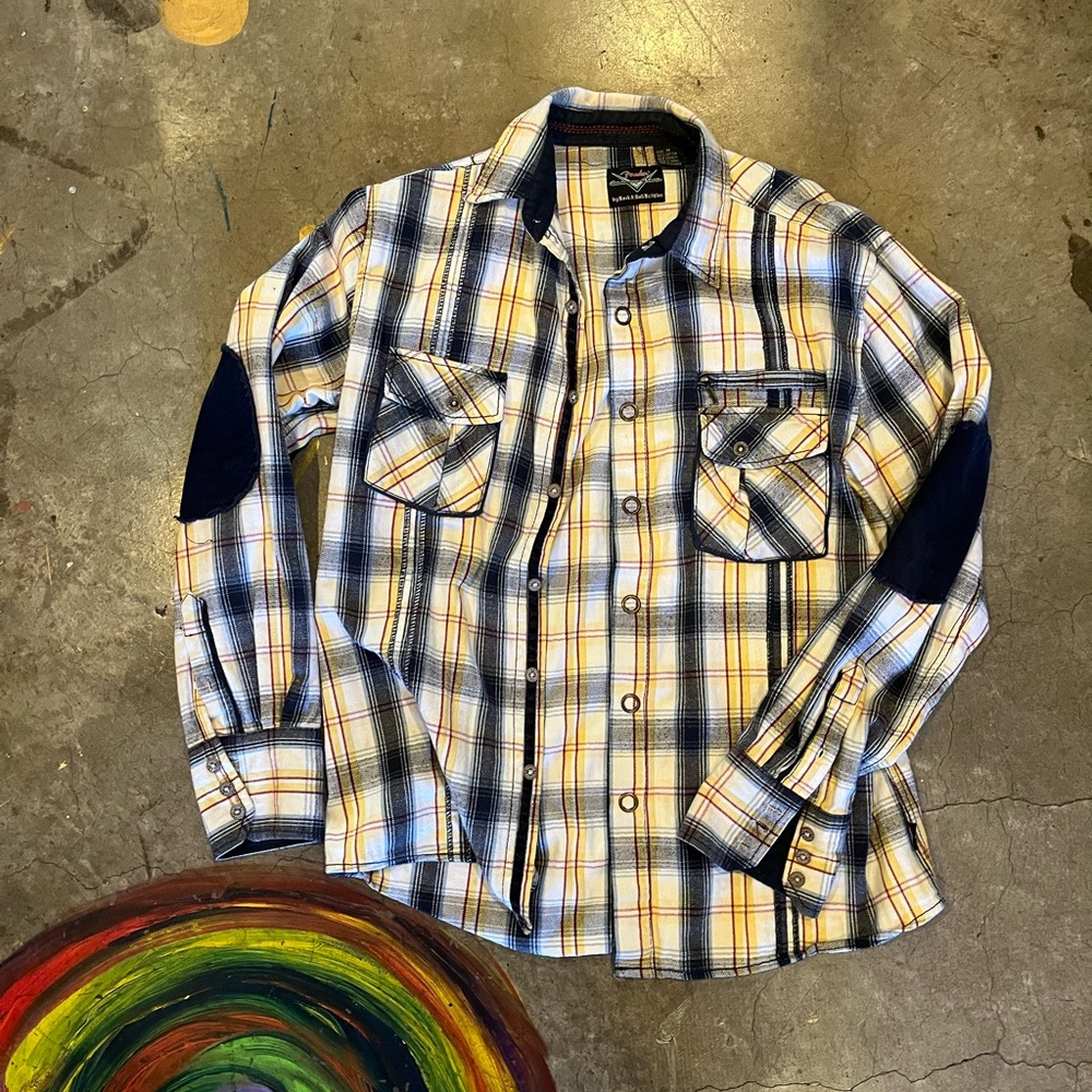 Size M all cotton Fender men’s button down shirt with flannel elbows